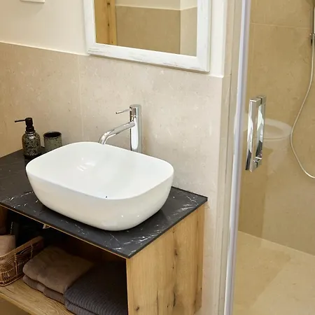 Apartma Charming House *