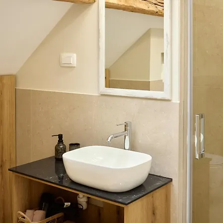 Apartma Charming House *